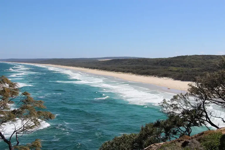 Two divers found alive after 22 hours adrift off Queensland coast