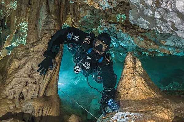 Going Beyond: Alfred Minnaar learns to cave dive