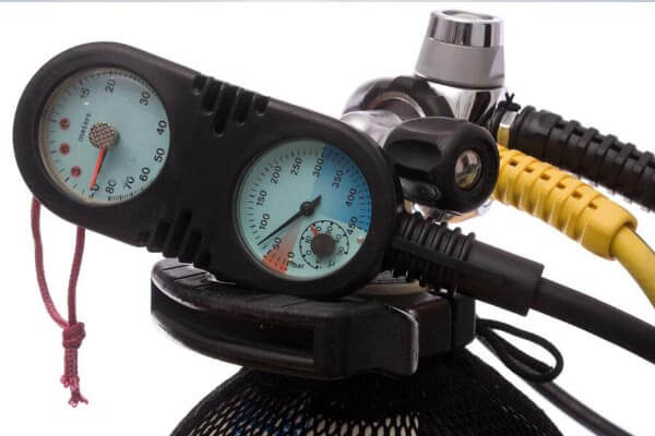 Essential dive kit – the analogue SPG