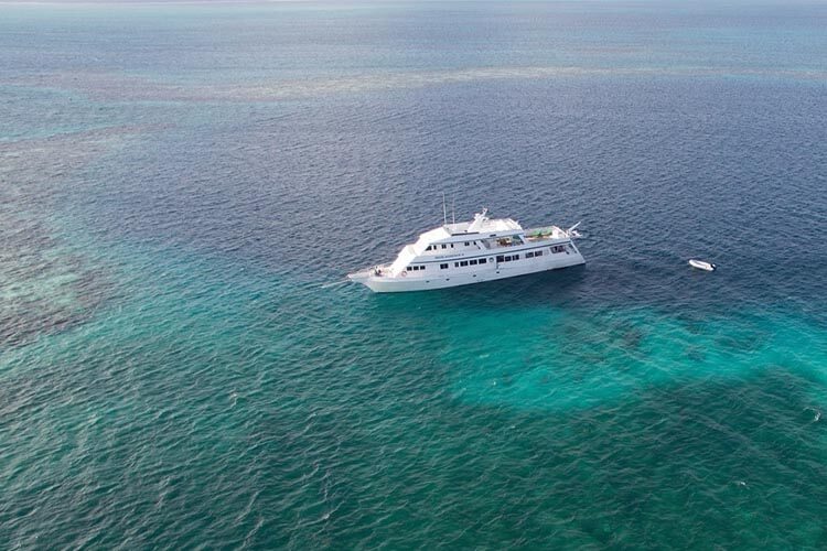 belize aggressor iii moored at blue hole