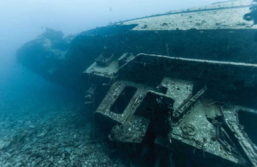 El Mina wreck dive