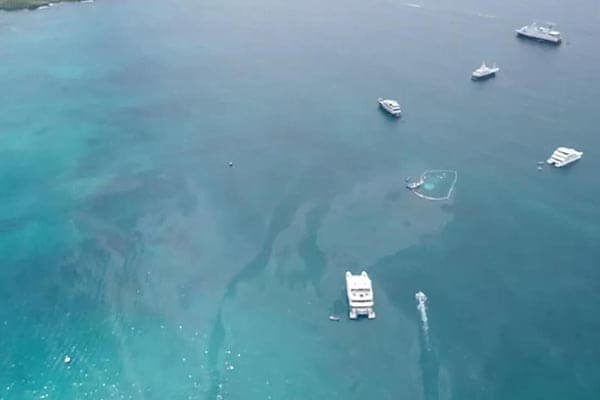 Sinking Galápagos dive boat leaves ‘superficial’ slick