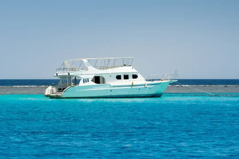 Tourist boat runs aground near Marsa Alam, Egypt