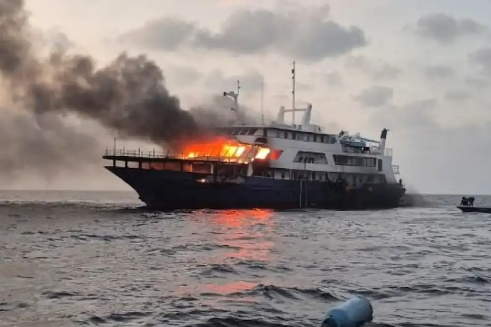 All guests and crew evacuated after Maldives liveaboard fire