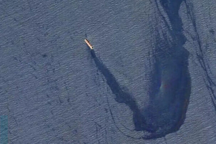 satellite photo of oil slick from stricken MV Rubymar