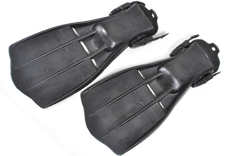 The best scuba diving fins of 2023 - DIVE Magazine