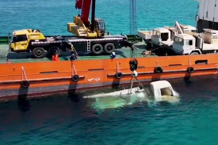 A MAN Atlas crane truck being sunk as part of the artificial reef