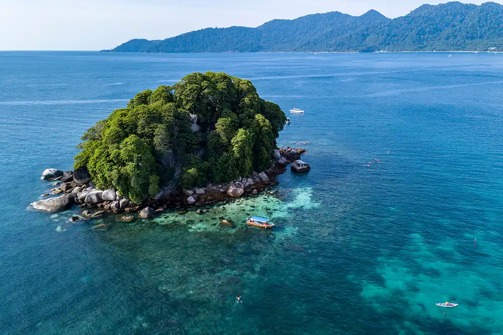 Indian tourist dies after falling from dive boat off Pulau Tioman