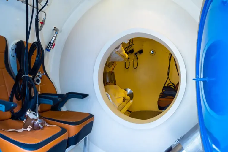 Poole-based recompression chamber to close