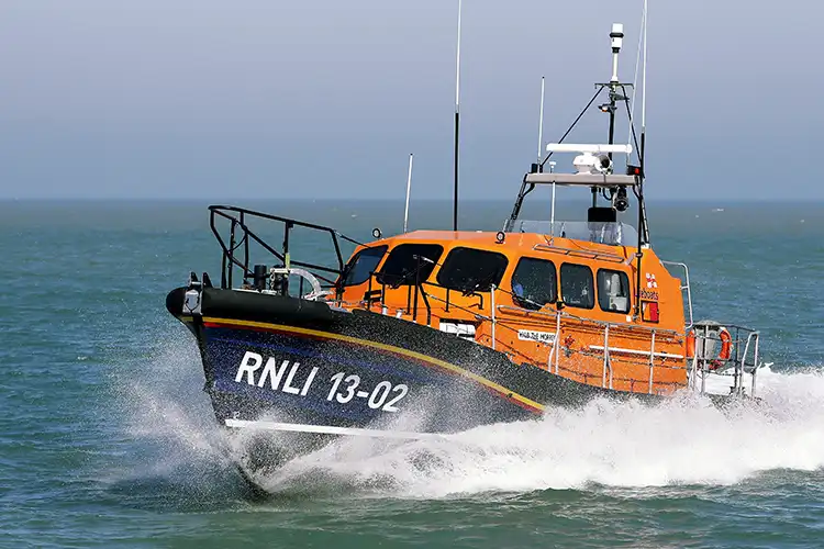 lifeboat from rnli dungness