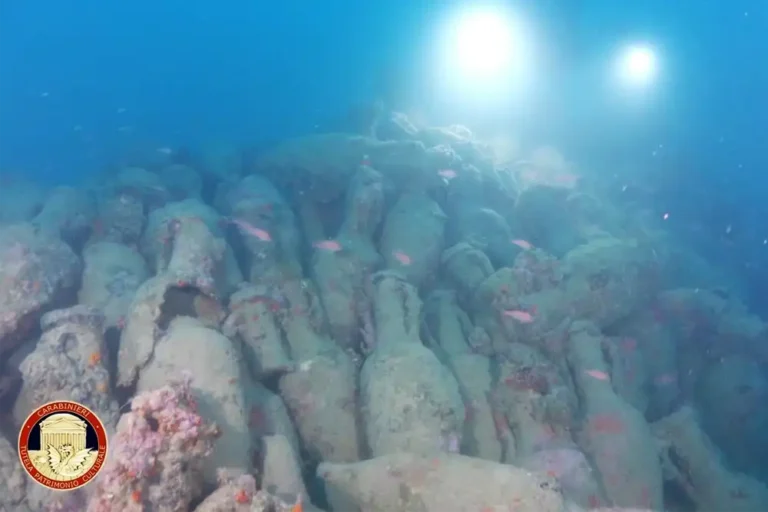 Divers identify Roman shipwreck with hundreds of amphorae off Sicily