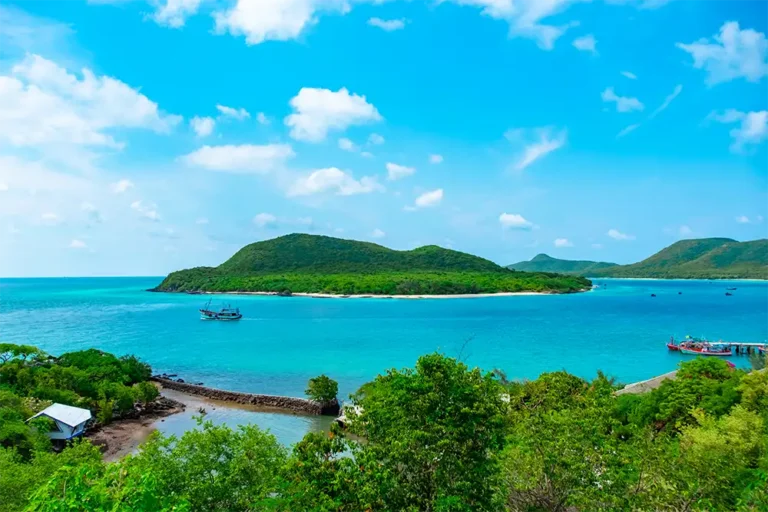 Four tech divers found safe after surfacing away from boat in Samaesan, Thailand