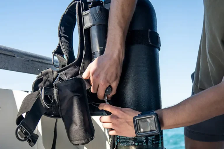 A diver adjusts the Shearwater Jetpack attached to an Avelo Hydrotank on a boat