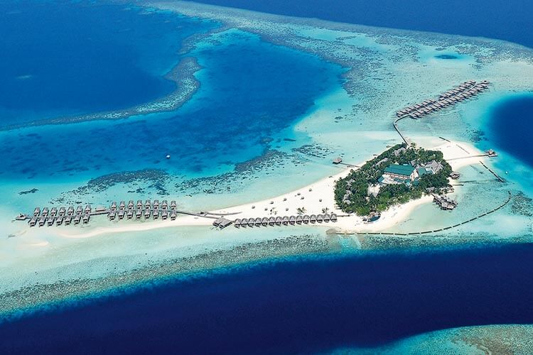 aerial view of moofushi island resort in the Maldives