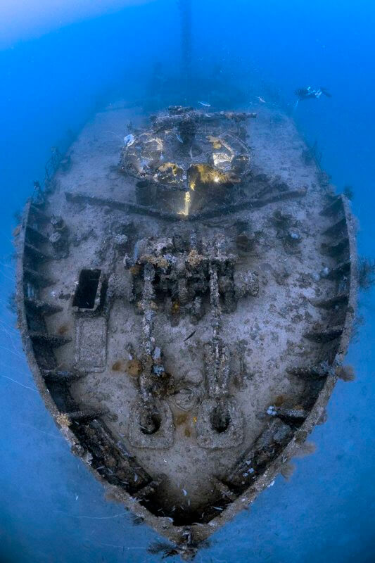 Spooky wreck dive reel. I LOVE wreck diving! Someday I'll make it to Truk  lagoon and get into all those blownapart American ships full o